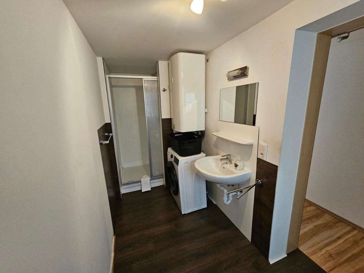 B76, Lauterach, Vorarlberg Apartments Екстер'єр фото