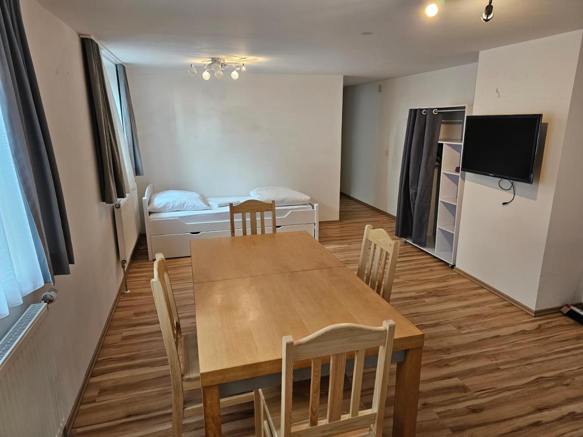 B76, Lauterach, Vorarlberg Apartments Екстер'єр фото
