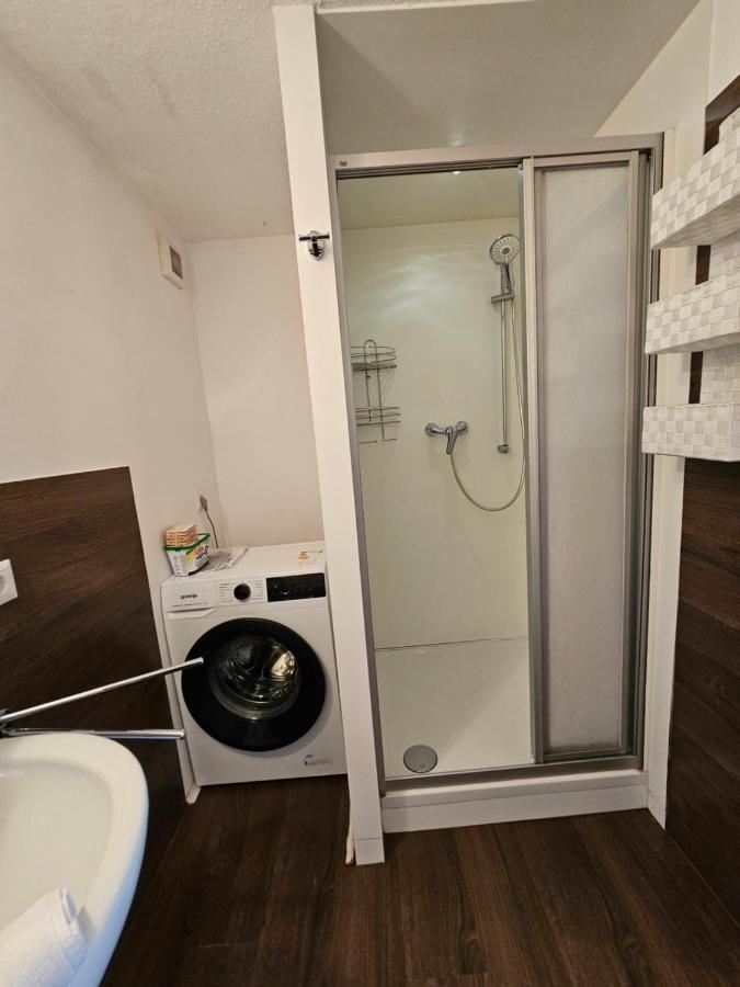 B76, Lauterach, Vorarlberg Apartments Екстер'єр фото