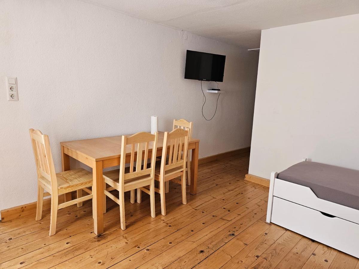 B76, Lauterach, Vorarlberg Apartments Екстер'єр фото