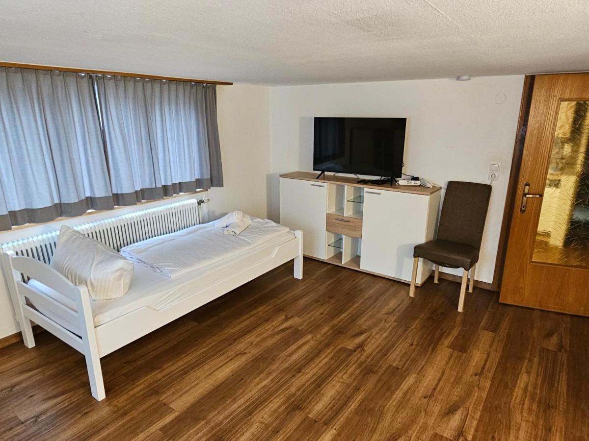 B76, Lauterach, Vorarlberg Apartments Екстер'єр фото